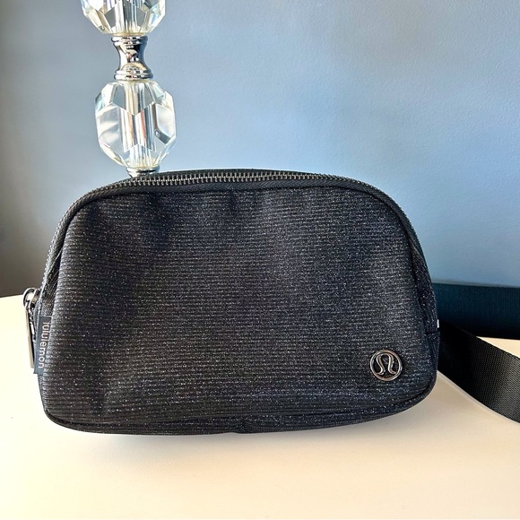Lulu Lemon Everywhere Glitter Black 1L Belt Bag - Picture 6 of 10